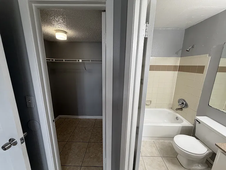 1956 Lake Atriums Cir — Photo 12