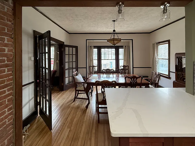 96 Helen St — Photo 4