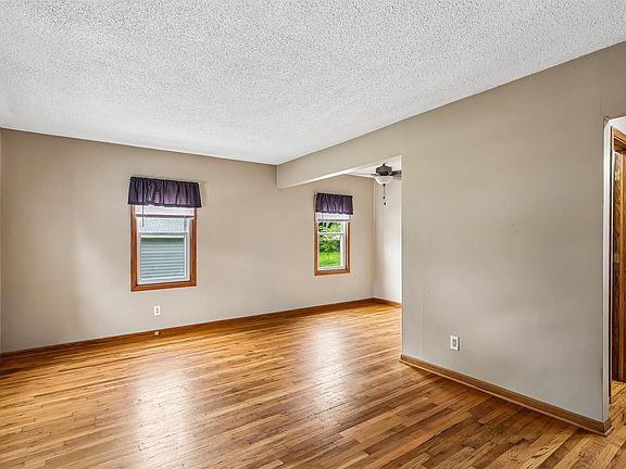 3rd image of 1112 Lewis Ave