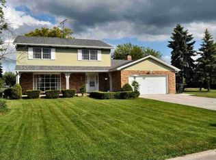 329 High Point Dr, Lindenhurst, IL 60046