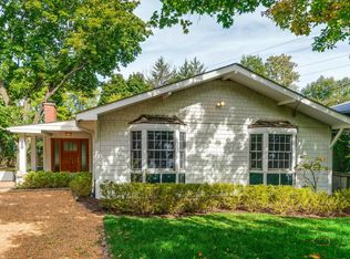 20 W Old Elm Rd, Lake Forest, IL 60045
