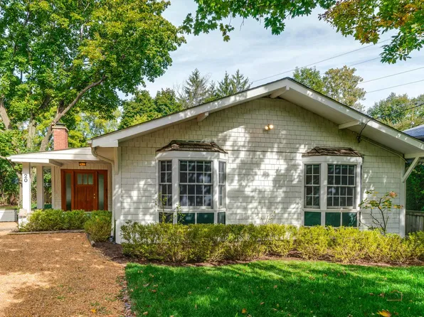 20 W Old Elm Rd, Lake Forest, IL 60045