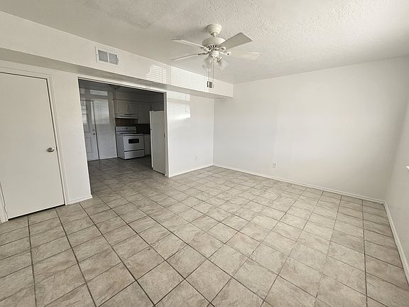 4th image of 2631 SW H Ave APT A