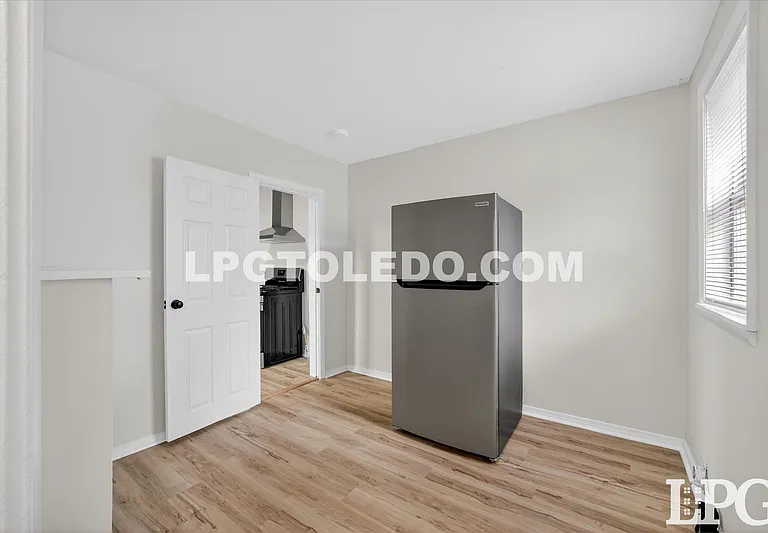 921 Berry St — Photo 16