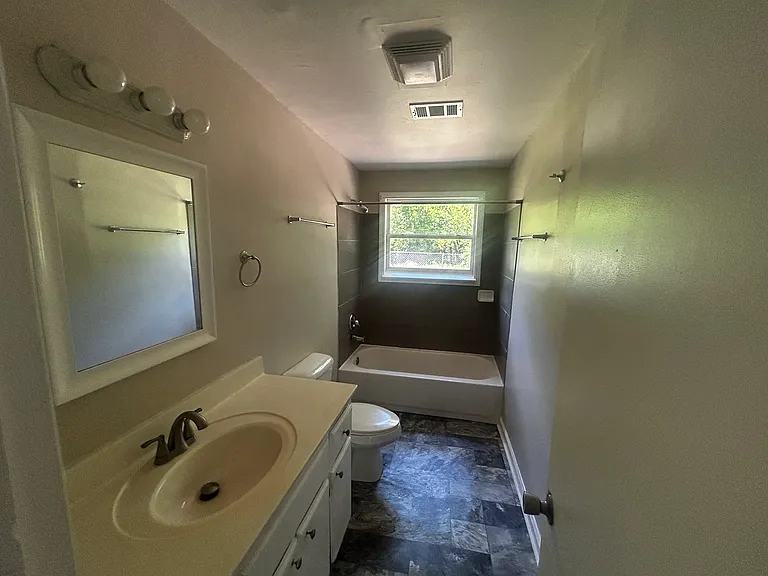461 Sweetwater Cir — Photo 11