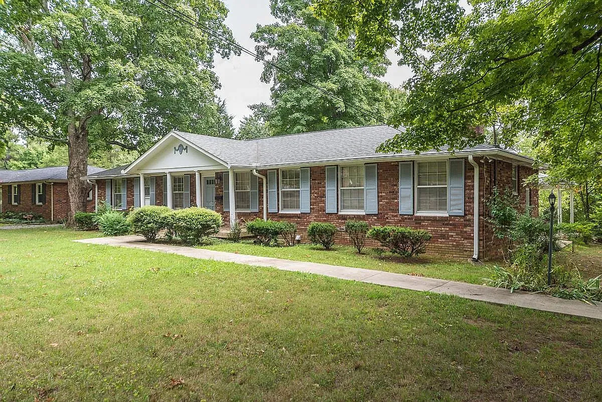 3 bed, 2.0 bath, 1750 sqft, $2,295 — Photo 2