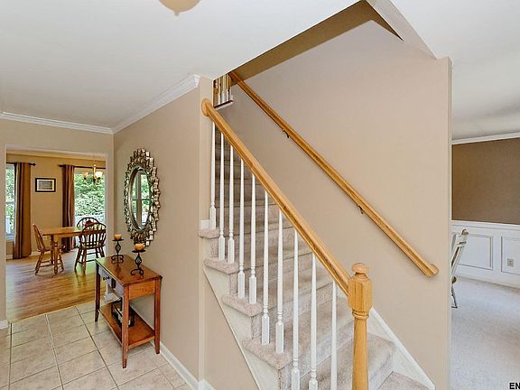 3rd image of 7 Clubhouse Ct