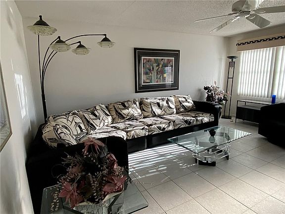 3rd image of 239 Richmond #239
