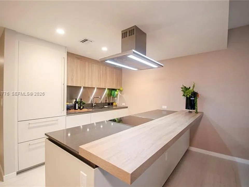 1000 Brickell Plz #CU-4207