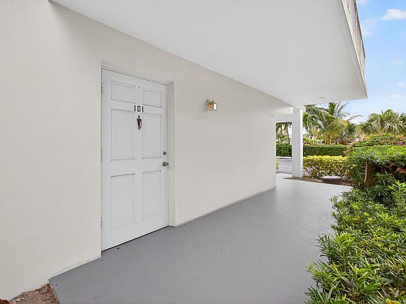 4th image of 4 Westwood Avenue #101h