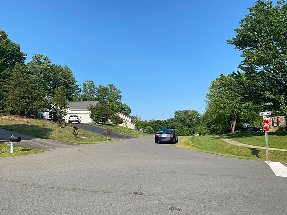 4th image of 9 Oleander Dr