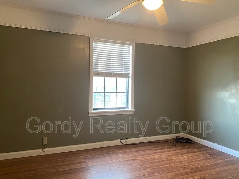 2057 Gay Ave — Photo 5