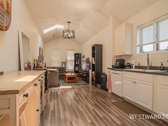 4th image of 938 W Willow St #2