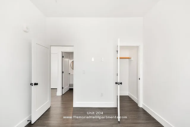 Building Photo - 4 E Main St #203
