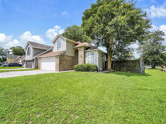 4th image of 1068 Windmill Dr NE