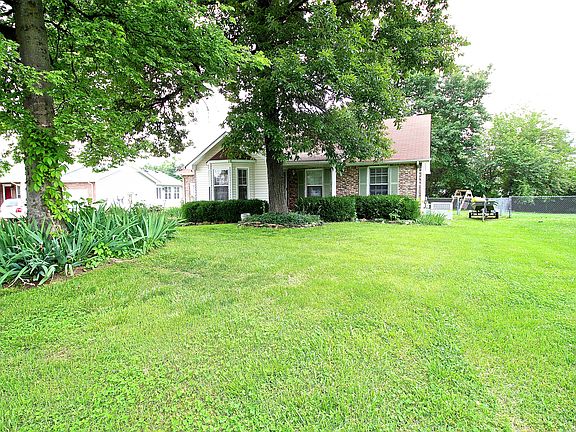 4th image of 1811 Bourne Cir