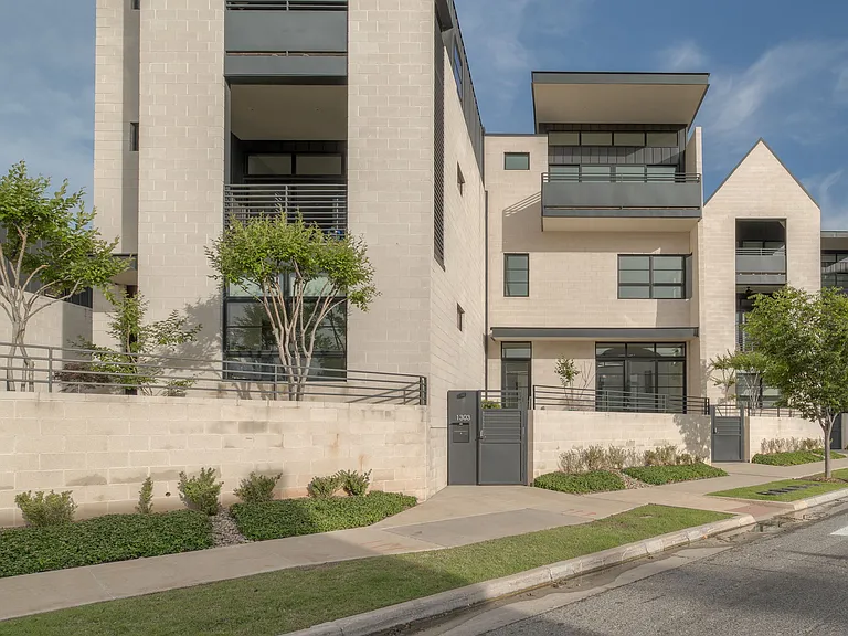 1303 N Dewey Ave — Photo 18