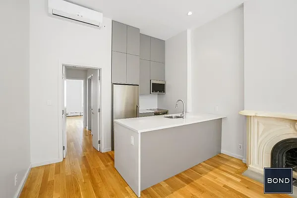 Rented by Bond New York | media 8