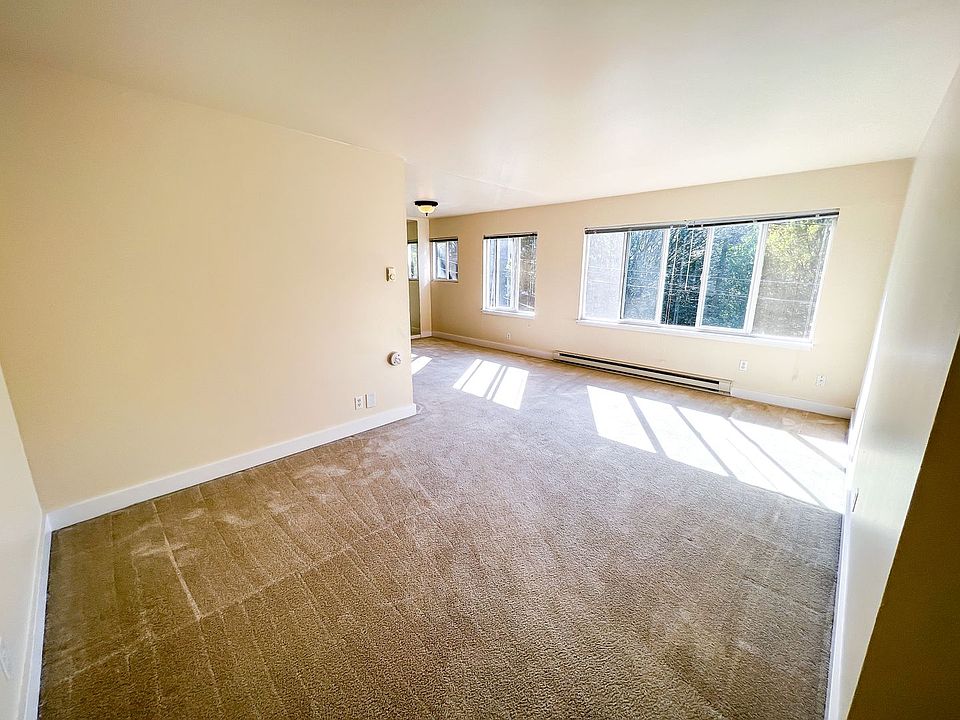 1st image of 424 19th Ave E #201