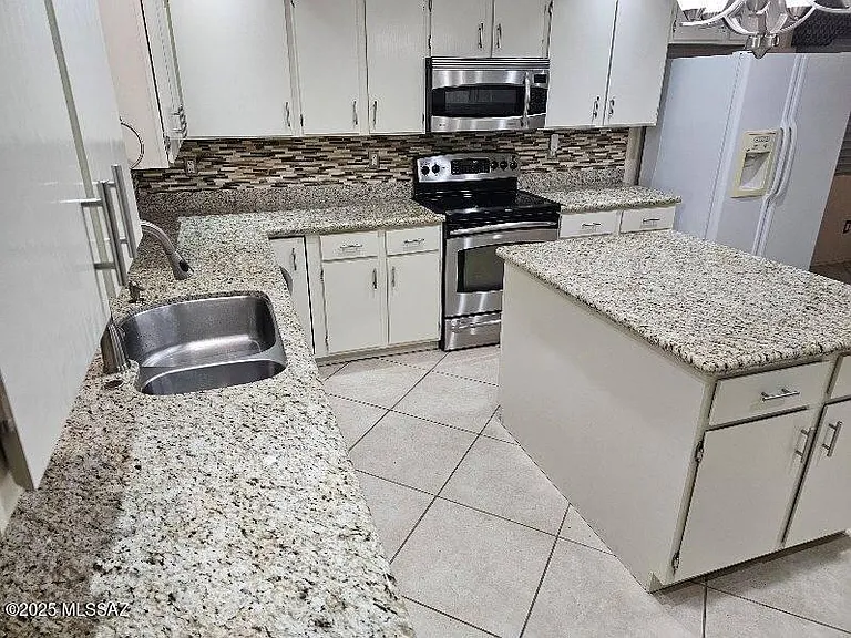8021 N Padova Pl — Photo 4