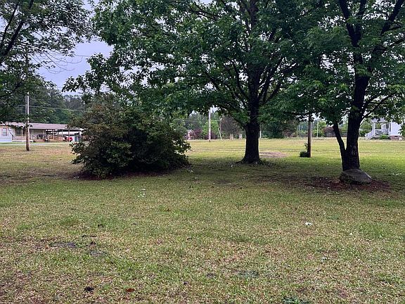 3rd image of 550 Phillips Rd