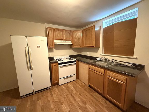 4th image of 3433 Mount Vernon St