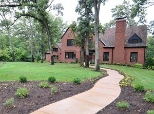 2 Ellsworth Ln, Saint Louis, MO 63124