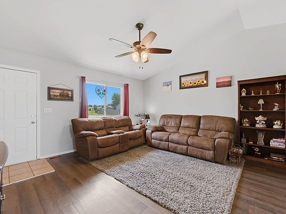 3rd image of 1500 E Sunset Ct