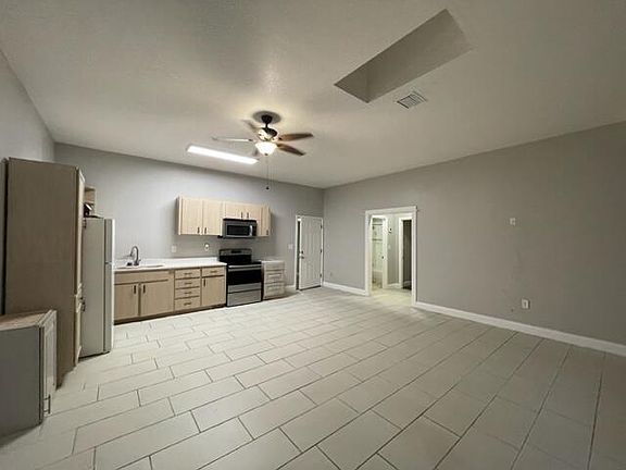 3rd image of 704 SW 6th St