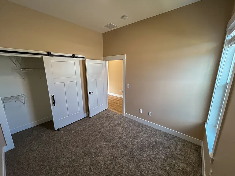1220 W Spring Ln — Photo 9