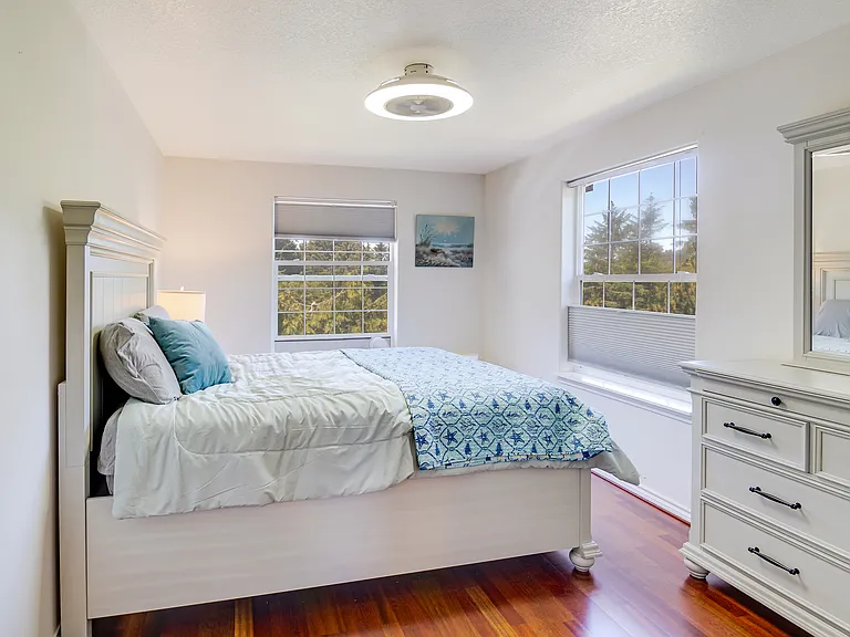 5529 NE Voyage Ave — Photo 37