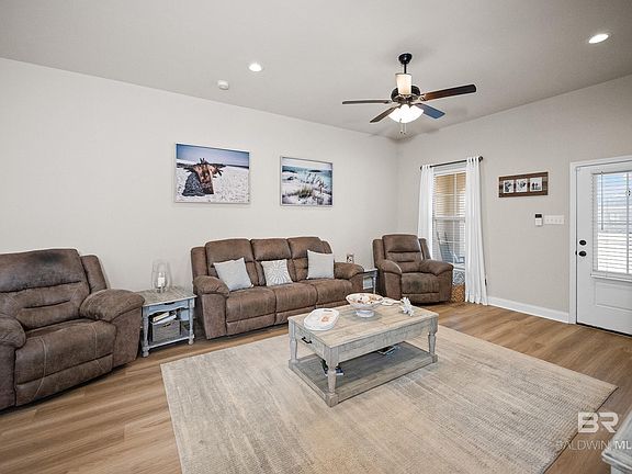 4th image of 1077 Stella Rd