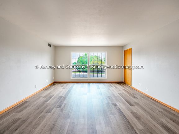 5th image of 2902 Airport Rd APT 204