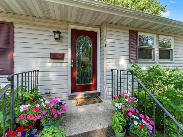 221 Buckingham Ln, Madison, WI 53714