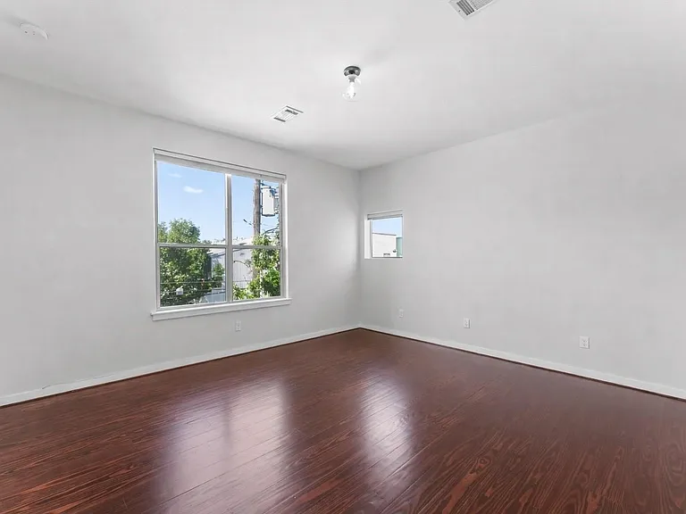 3012 Commerce St — Photo 18