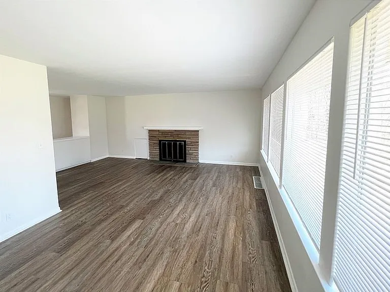 4504 Chatham Dr — Photo 3
