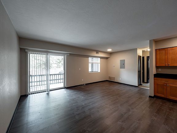 3rd image of 129 Lloyd Ave APT 5