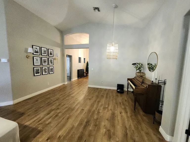 1932 S 174th Ave — Photo 7
