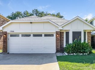 1366 Chinaberry Dr, Lewisville, TX 75077