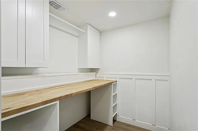 110 N Dabney Dr — Photo 23
