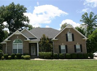 203 Suesand Ct, Pleasant View, TN 37146