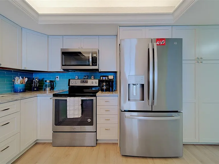 17920 Gulf Blvd #1205 — Photo 8