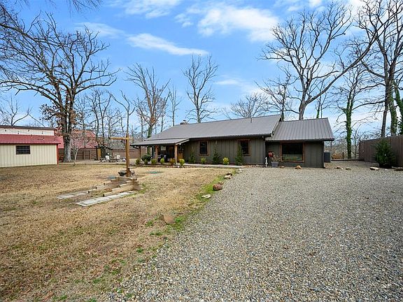 3rd image of 732 Red Fox Rd