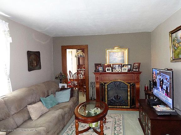 5th image of 42 Mundy Ave
