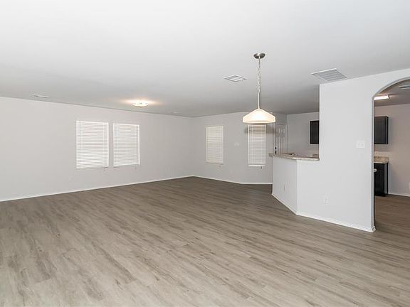 2nd image of 203 Pronghorn Dr