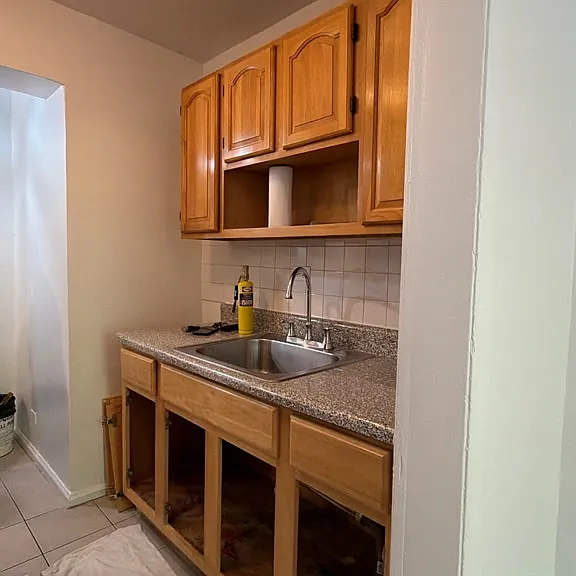 1747 Clay Ave #4F — Photo 2