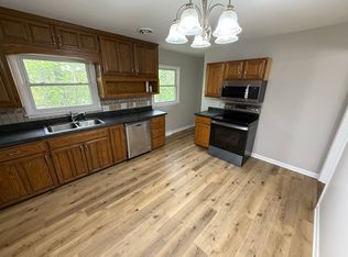 1527 Fulton Ct, Davenport, IA 52803