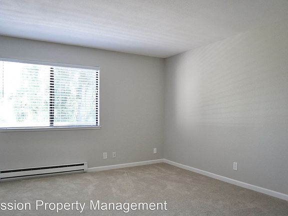 5th image of 1168 N Abbott Ave