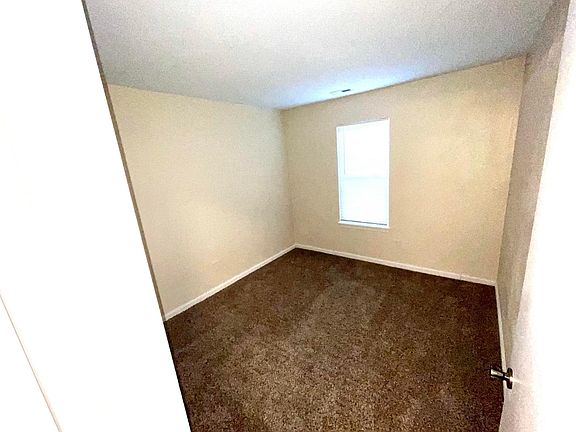 5th image of 465 Peregrine St
