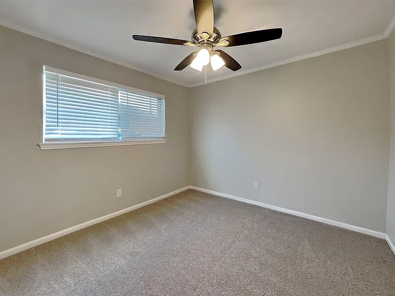1920 Crooked Creek Ln — Photo 15